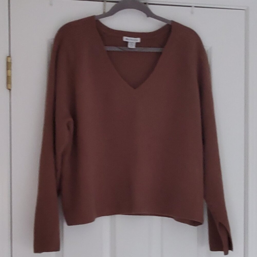 Vince Essential V-Neck Sweater in Brown